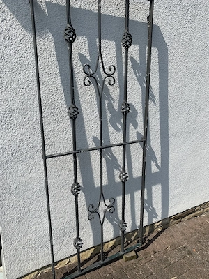 Altes Fenstergitter Rankgitter Schmiedekunst Massiv
