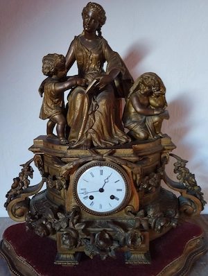 Antike Kaminuhr im Stil ähnliche Uhr PH. Mourey