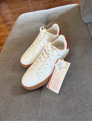 Schuhe von der Marke Esmara 