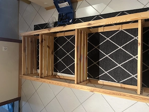 Holzregal mit Einlegebrettern