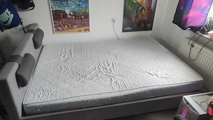 Bett mit oder ohne Matratze 
