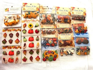 221 Pck. Knöpfe Herbst, Dress It Up Buttons, Buttons Galore, reseller, Wiederverkäufer 