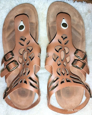  Zehentrenner Sandalen aus Lederimitat   Braun   Gr. 40  Bild 3