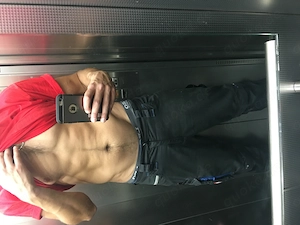 Sportlicher Riese (190 cm) sucht feste Affäre auf Augenhöhe