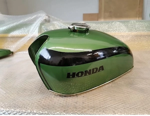 Tank und Seitendeckel Honda CB 750 Four K, gebraucht, Metallic-grün