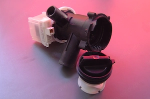 Pumpe mit Fremdkörperfalle für Waschmaschine Bosch ( gebraucht )