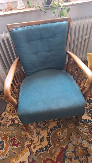 Bequemer Sessel mit Armlehnen aus den 50ern vintage Charme, Holzgestell mit Polstern