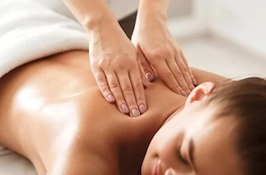 Kostenlose Massage von erfahrenen Masseur nur für Frauen 