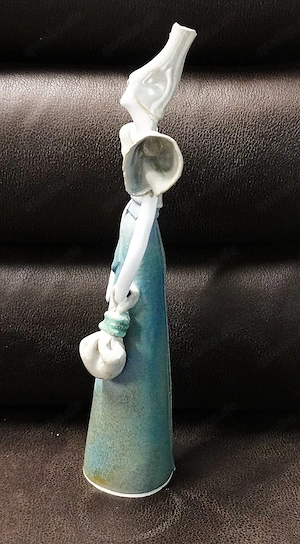 Keramik-Frauenskulptur, 26 cm Höhe 9 cm Breite Bild 2