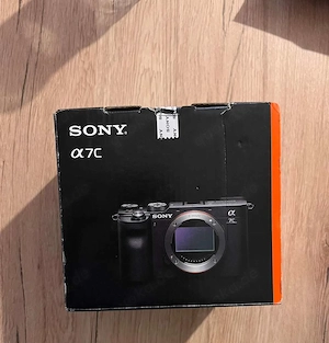 Sony Alpha A7C Die Kamera ist in einem hervorragenden Zustand