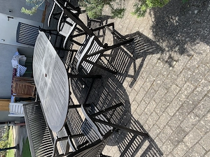 Terrassen-Esstisch plus Bank und Stühle