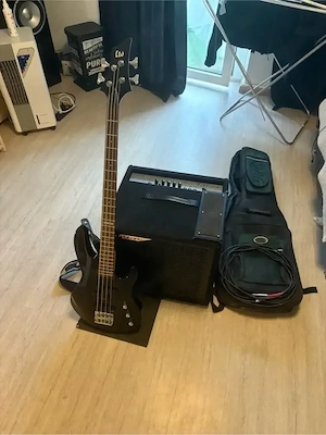 Bass + Ashdown Five Fifteen 100W Bassverstärker | Komplettset. 