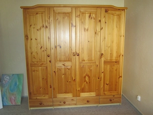 Kleiderschrank - Holz