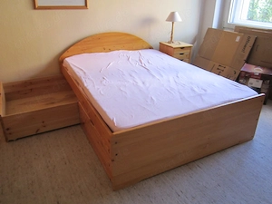 Bett - Holz - mit viel Stauraum