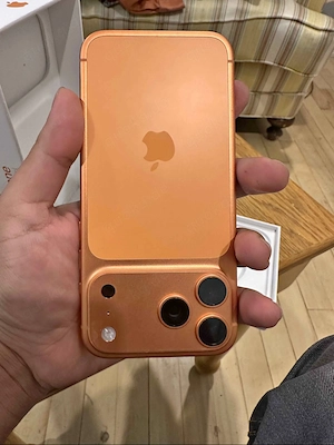 IPhone 17 Pro Max Orange