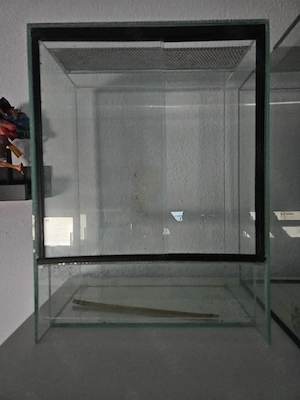   Terrarium mit Schiebetüren