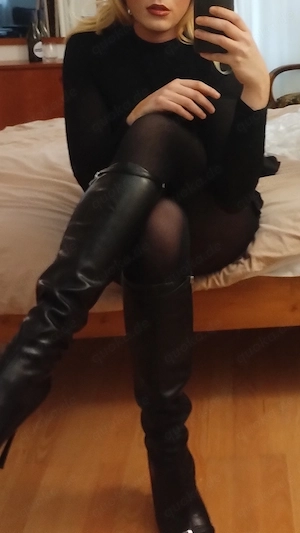 Verwöhnte Femboy-Herrin sucht Verehrer und Sklaven 
