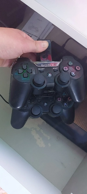 Playstation 3 mit 2 Originalcontrollern, Ladestation und Spielen 