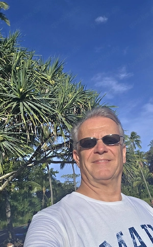 Er sucht Sie für gemeinsame Urlaube !