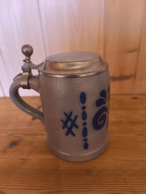 Bierkrug mit Zinndeckel 