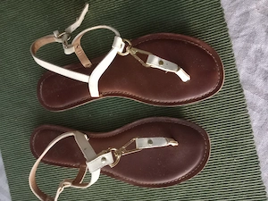 Schöne Hilfiger Sandaletten, Zehentrenner Gr. 39