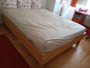 Bett 160x200 cm aus Holzfurnier mit Matratze unde Latenrost