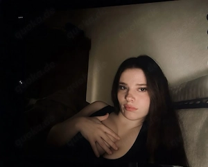  Laura   19 Jahre jung & verdammt geil 