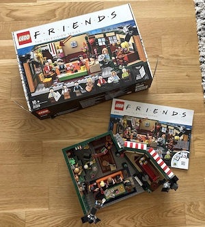 LEGO Ideas 21319   FRIENDS Central Perk 