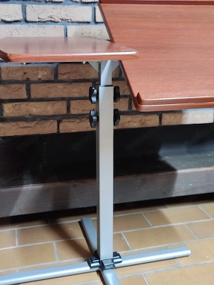 Höhenverstellbarer Beistelltisch