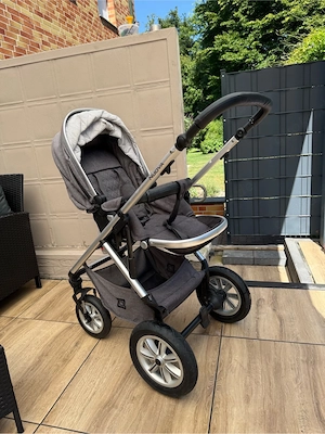 Kinderwagen Mon Nuova mit Babywanne