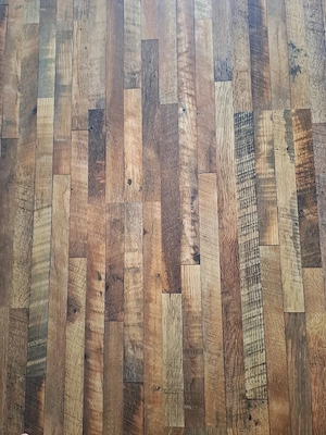 Klicklaminat, gebraucht, aber in gutem Zustand, ca 50qm, an Selbstabholer zu verschenken.