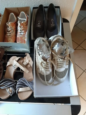 Div. Damenschuhe Gr. 38 39 größtenteils neu und ungetragen  Bild 2