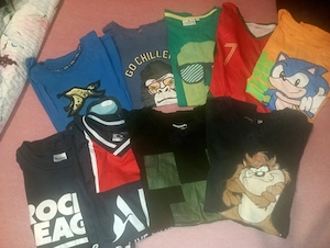 T-Shirts und 2 Trikots 