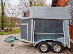 2er Pferdeanhänger,mit Sattelkammer  