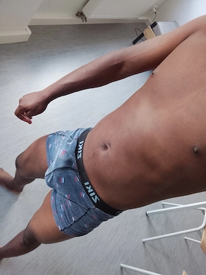 Geiler afrikanischer Mann will eine reife und geile Dame über 55+++ Jahre zu treffen 