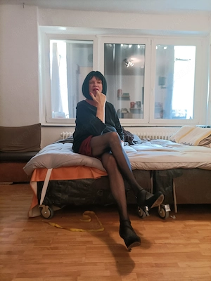 Cross Dresser suche einen Reifen ihn. 