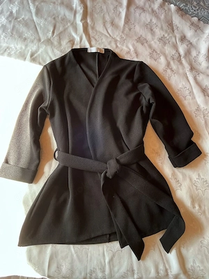 Sisters Point Kurzblazer   Wickeljacke Schwarz mit Gürtel | Gr. S