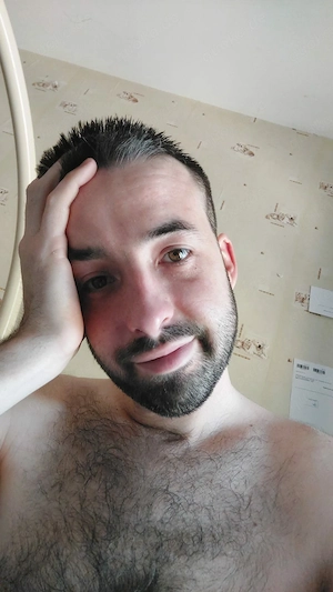 moi c'est Wolf  jai 27 ans célibataire 
