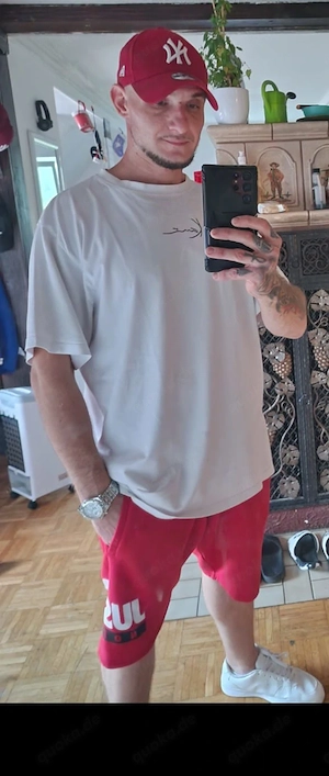 Suche eine lockere Symphatische nette Frau für regelmäßige Sextreffen! 