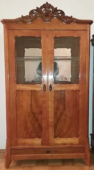 Gründerzeit-Vitrine Kirschbaum