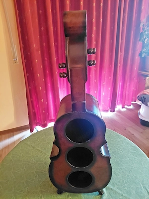 Weinflaschen-Ständer, Gitarren-Design