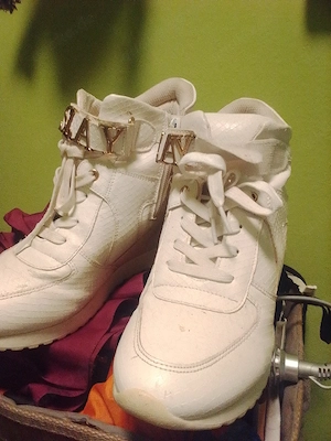 verkaufe schone Schuhe weis abholen 