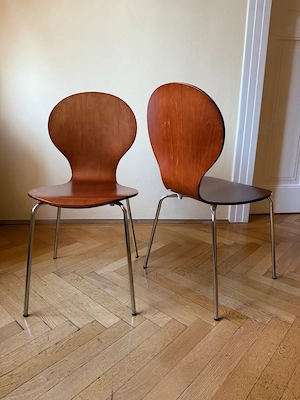 2 Designerstühle skandinavischer Stil   Holzschale & Chromgestell