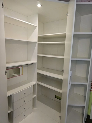 Cubix Eckkleiderschrank weiß mit Anstellregal - Top Zustand