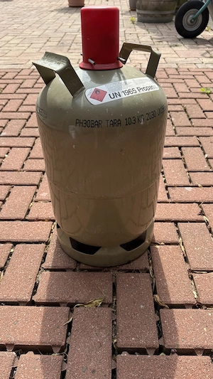 11 kg Propangasflasche etwas über halb gefüllt