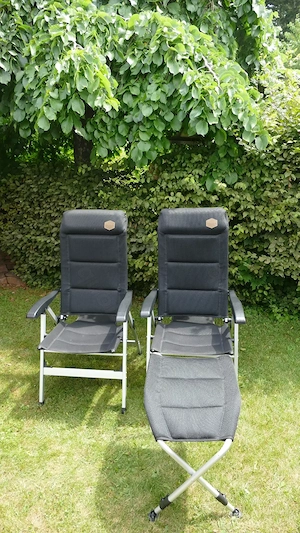 Campingstühle und Fussauflage