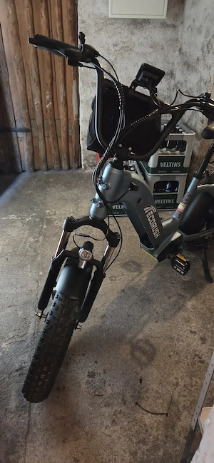 E bike fatbike 20 Zoll neuwertig mit Mopedlampe und Lenkertasche Gepäckträger tasche 