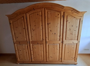 Schrank 4-türig