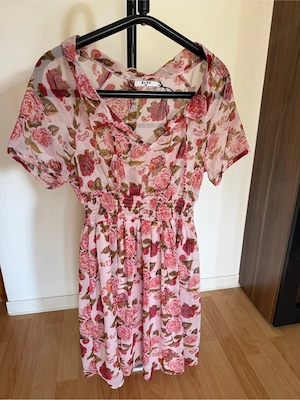 NA-KD florales Sommerkleid mit Blumen