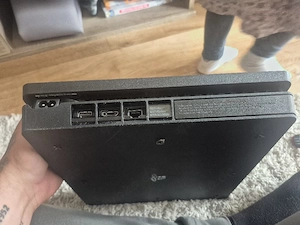 Playstation 4slim 